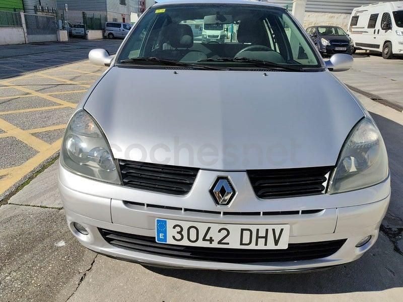 Usado Renault Clio II Expression 85 CV (62 kW) 2005 Gris / plata Berlina