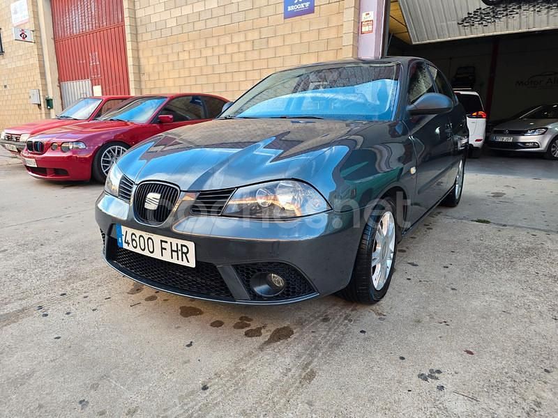 Gris / plata Usado 2007 Seat Ibiza Reference Berlina | 3999 € (Buen precio) - Imagen 1/4