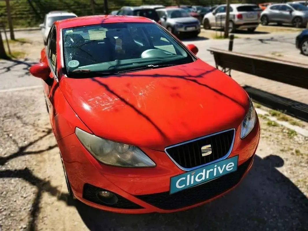 Usado Seat Ibiza Style 105 CV (77 kW) 2008 Rojo Utilitario