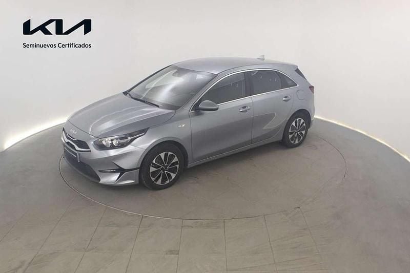 Usado Kia Ceed 101 CV (74 kW) 2025 Gris Utilitario