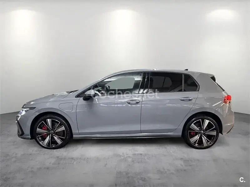 Usado VW Golf VIII GTE 245 CV (180 kW) 2022 Gris / plata Berlina