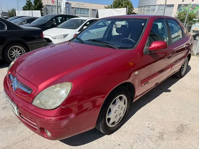 Usado Citroën Xsara Attraction 90 CV (66 kW) 2003 Rojo Berlina