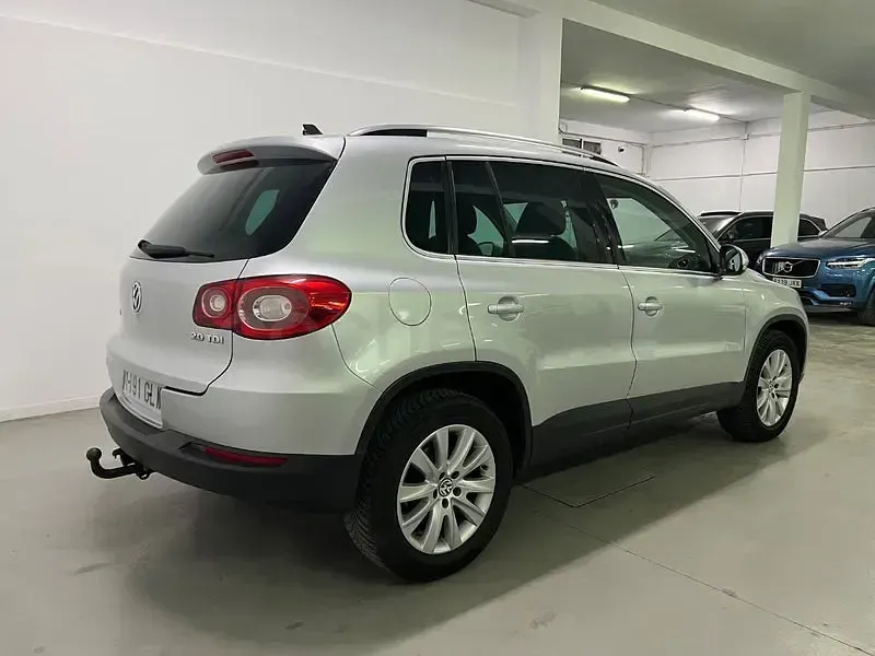 Usado VW Tiguan Sport 140 CV (102 kW) 2009 Gris / plata SUV