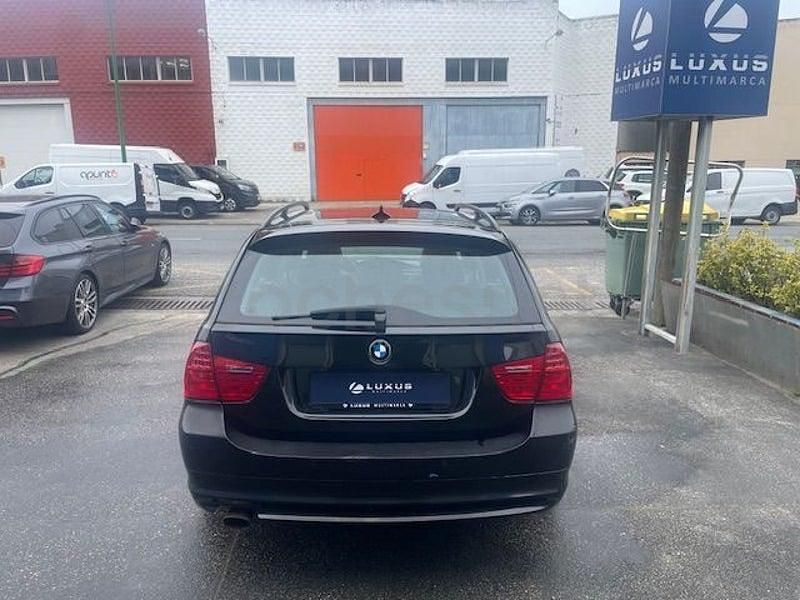 Usado BMW 318 143 CV (105 kW) 2010 Negro Familiar