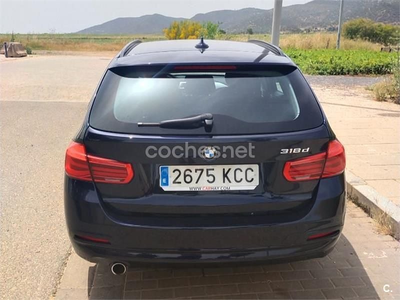 Usado BMW 318 150 CV (110 kW) 2017 Azul Familiar
