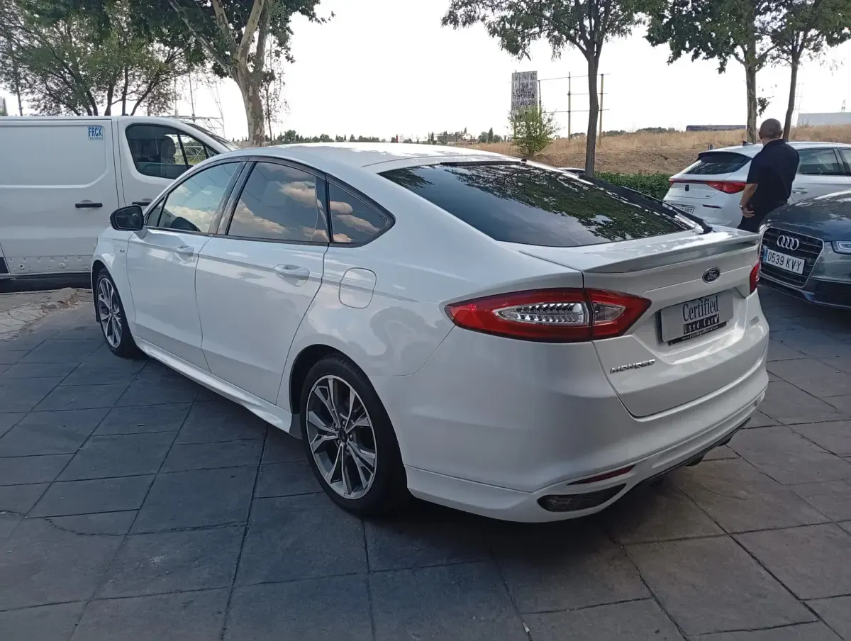 Usado Ford Mondeo ST-Line 150 CV (110 kW) 2017 Blanco Berlina