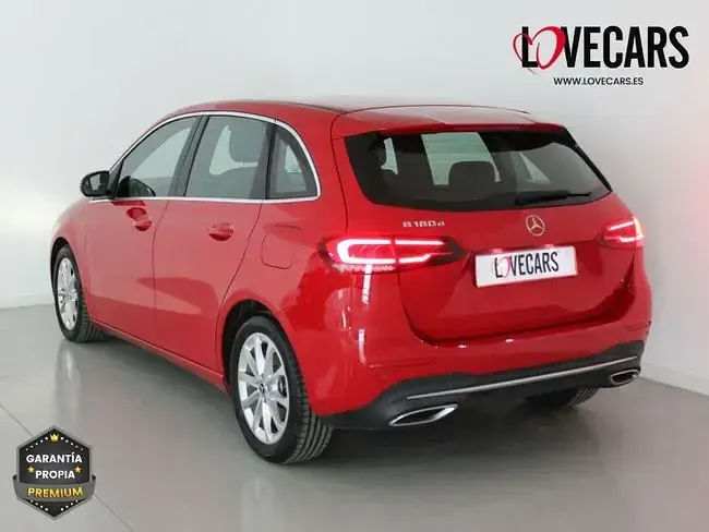 Usado Mercedes B180 116 CV (85 kW) 2019 Rojo Utilitario