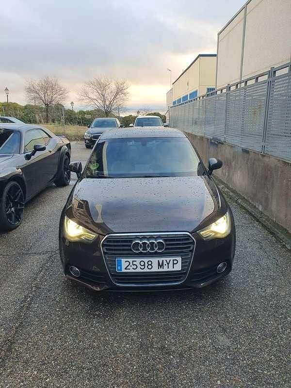 Usado Audi A1 Attraction 122 CV (89 kW) 2010 Marrón Utilitario