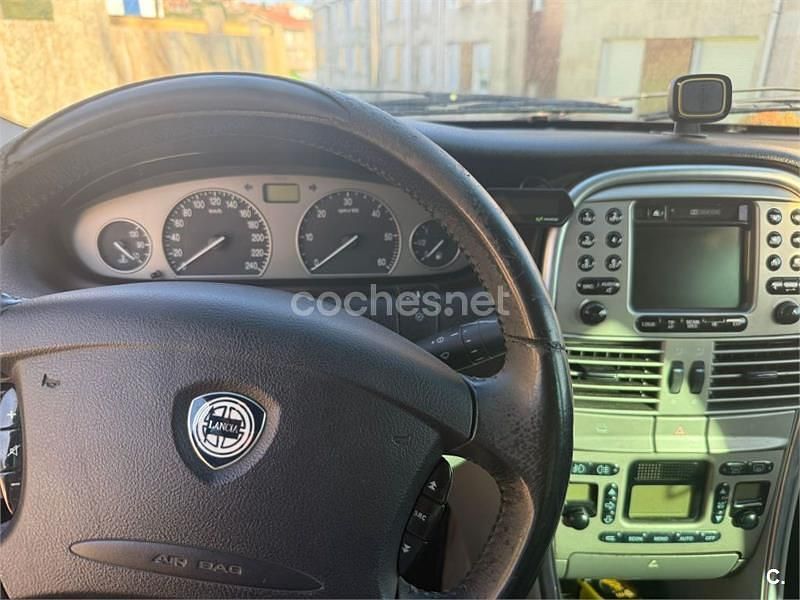 Usado Lancia Lybra 140 CV (102 kW) 2001 Azul Berlina