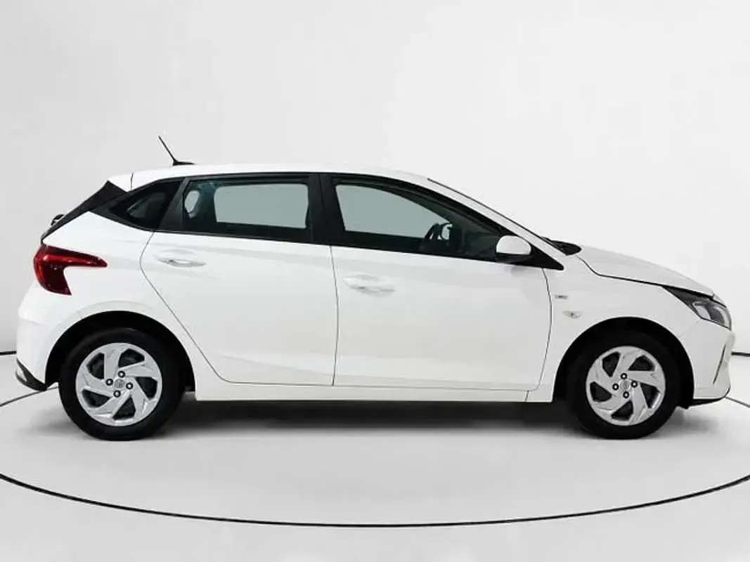 Begagnad Hyundai i20 101 HK (74 kW) 2022 Vit Halvkombi