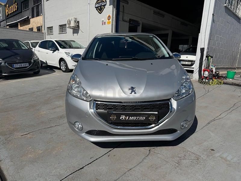 Usado Peugeot 208 Active 82 CV (60 kW) 2014 Gris / plata Utilitario