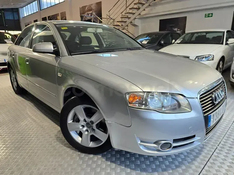 Usado Audi A4 163 CV (119 kW) 2006 Gris / plata Berlina