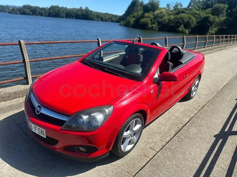 Usado Opel Astra Cosmo 140 CV (102 kW) 2007 Rojo Descapotable