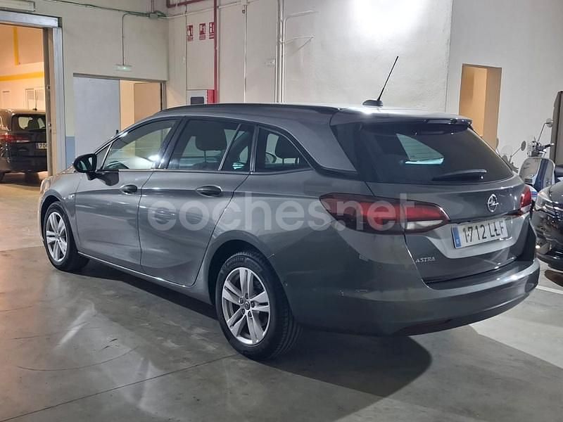 Usado Opel Astra Business Elegance 145 CV (106 kW) 2020 Gris / plata Familiar