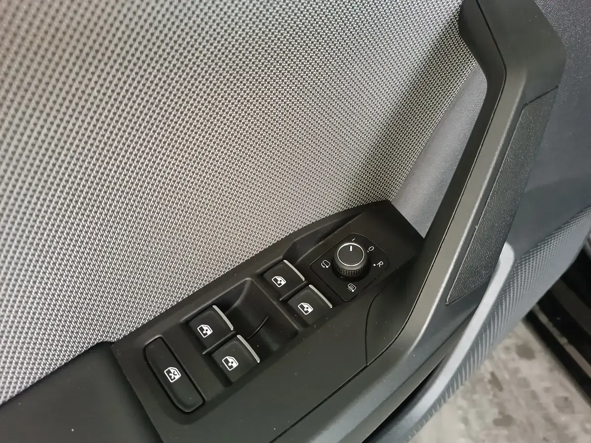 Usado Seat Leon Style 115 CV (84 kW) 2021 Negro Berlina