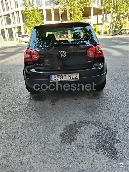 Usado VW Golf V Highline 140 CV (102 kW) 2007 Negro Berlina