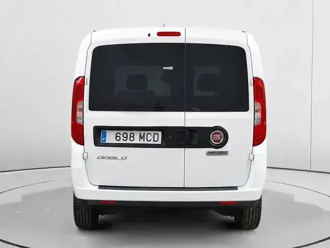 Usado Fiat Doblò 90 CV (66 kW) 2022 Blanco Monovolumen