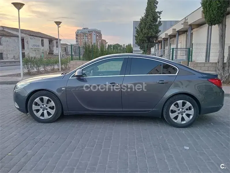 Usado Opel Insignia Edition 140 CV (102 kW) 2009 Gris / plata Berlina