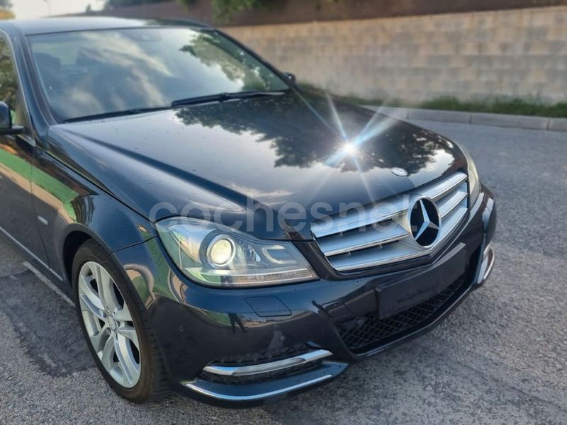 Usado Mercedes C200 136 CV (100 kW) 2011 Negro Familiar