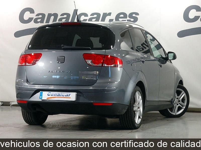 Usado Seat Altea XL Ecomotive 105 CV (77 kW) 2012 Gris Monovolumen