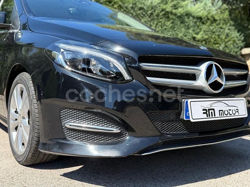 Usado Mercedes B180 122 CV (89 kW) 2016 Negro Monovolumen