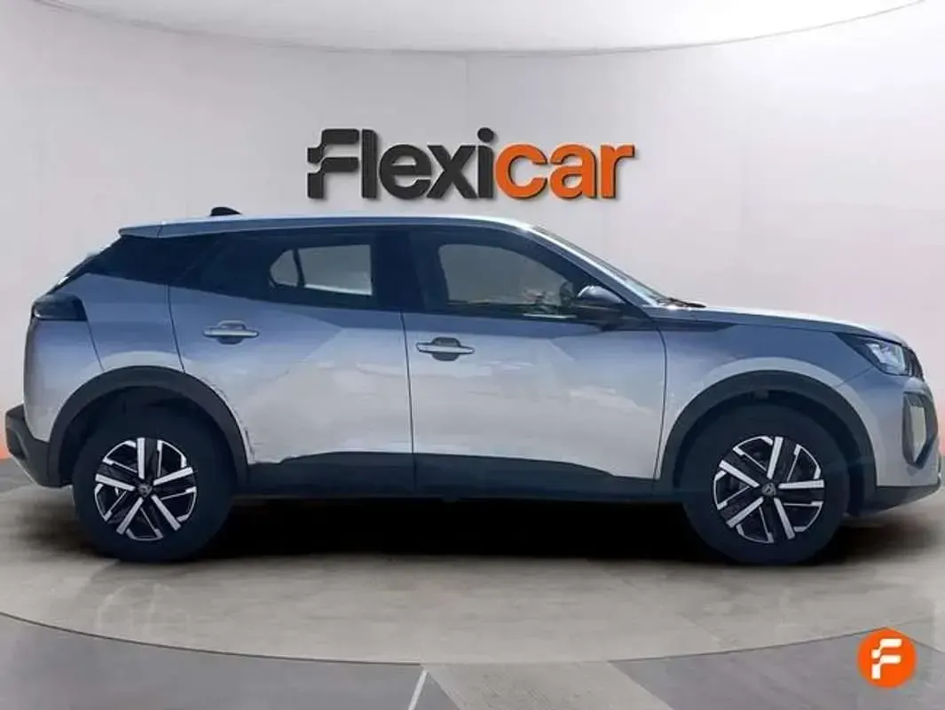 Usado Peugeot 2008 Active 102 CV (75 kW) 2023 Gris SUV