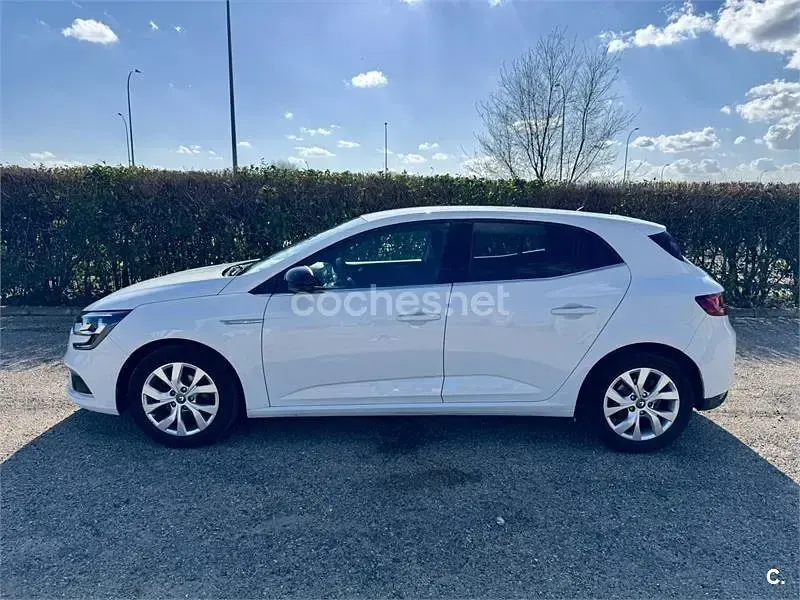 Usado Renault Mégane LIMITED 100 CV (73 kW) 2018 Blanco Berlina