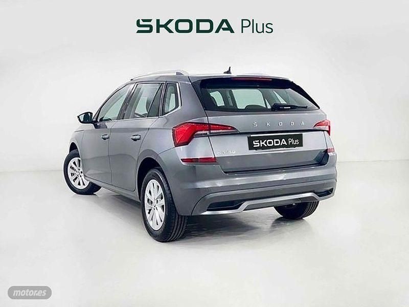 Usado Skoda Kamiq Selection 115 CV (84 kW) 2025 Gris / plata SUV