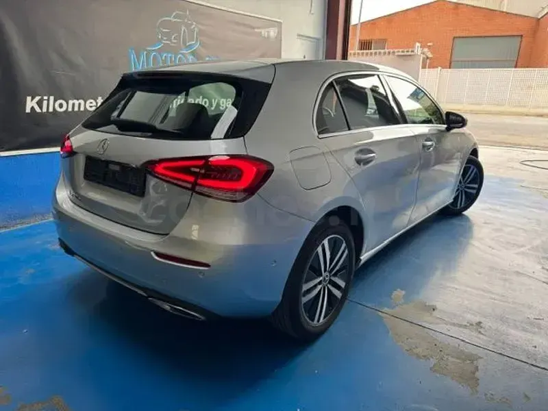 Usado Mercedes A250 218 CV (160 kW) 2023 Gris / plata Berlina
