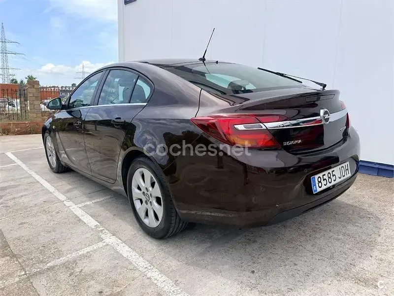 Usado Opel Insignia Business 140 CV (102 kW) 2015 Marrón Berlina