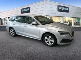 Usado Skoda Octavia Ambition 150 CV (110 kW) 2021 Gris Familiar