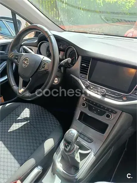 Usado Opel Astra Selective 110 CV (80 kW) 2019 Blanco Berlina
