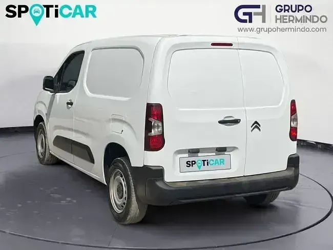 Usado Citroën Berlingo 100 CV (73 kW) 2022 Blanco Monovolumen