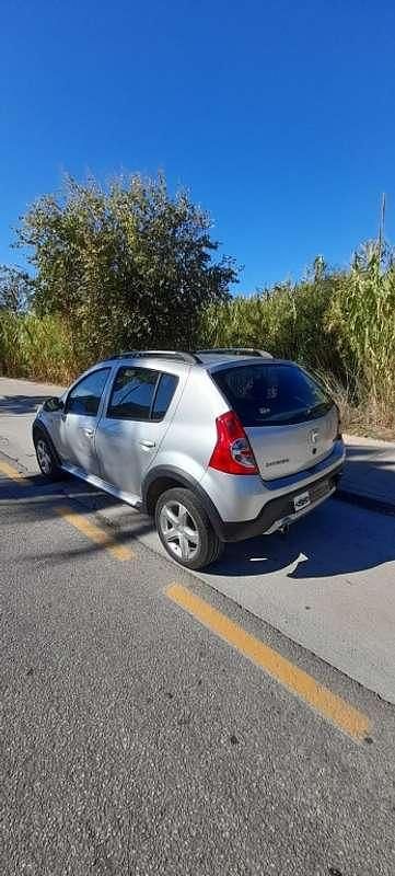 Usado Dacia Sandero Stepway 88 CV (64 kW) 2012 Gris Utilitario