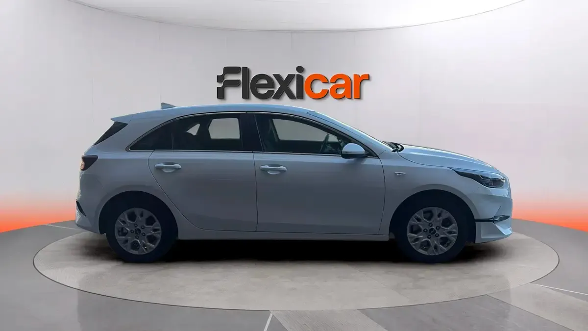 Usado Kia Ceed 136 CV (100 kW) 2023 Blanco Utilitario