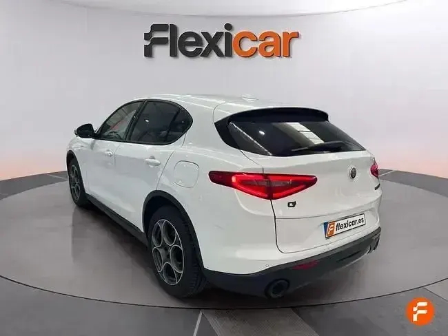 Usado Alfa Romeo Stelvio Sprint 200 CV (147 kW) 2021 Blanco SUV