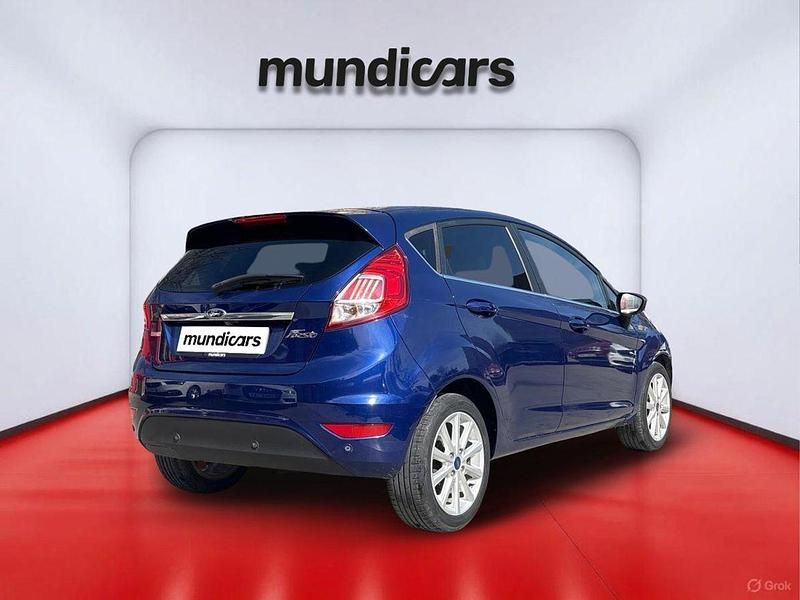Usado Ford Fiesta Titanium 101 CV (74 kW) 2016 Azul Utilitario
