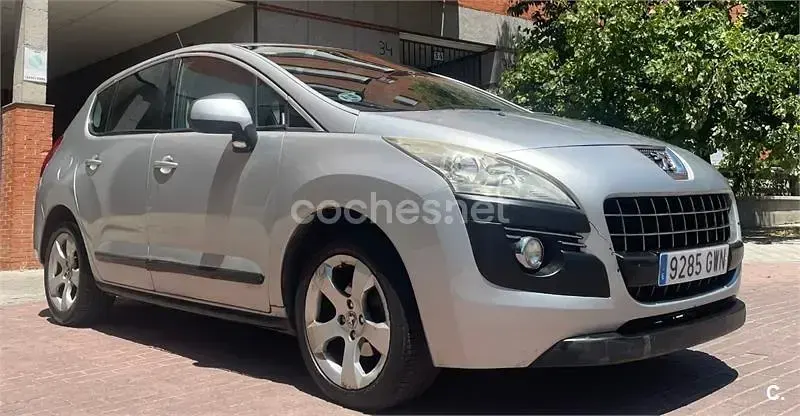 Usado Peugeot 3008 Active 112 CV (82 kW) 2010 Gris / plata Familiar