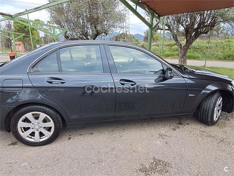 Usado Mercedes C220 Elegance 170 CV (125 kW) 2011 Negro Berlina
