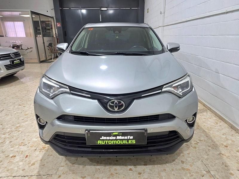 Usado Toyota RAV4 Advance 143 CV (105 kW) 2017 Gris / plata SUV