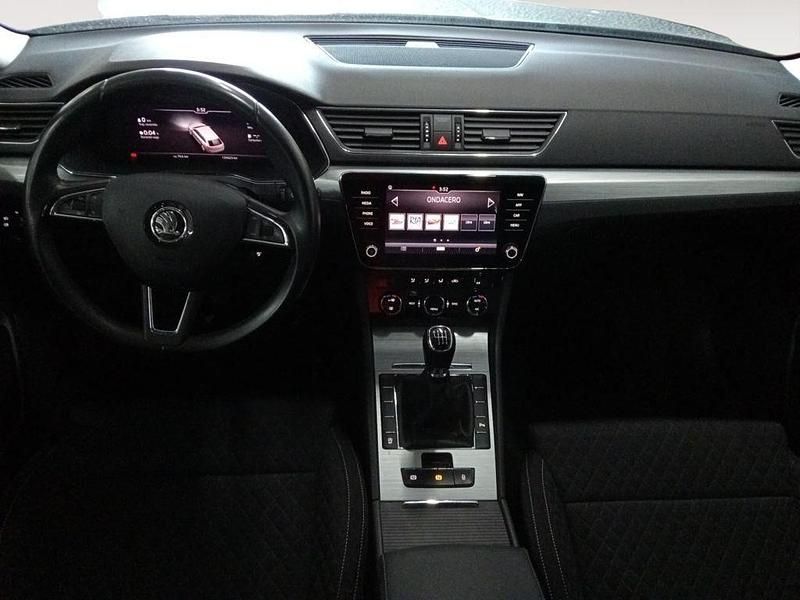 Usado Skoda Superb Ambition 150 CV (110 kW) 2020 Gris Familiar