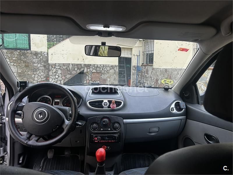 Usado Renault Clio II Rip Curl 70 CV (51 kW) 2007 Gris / plata Berlina