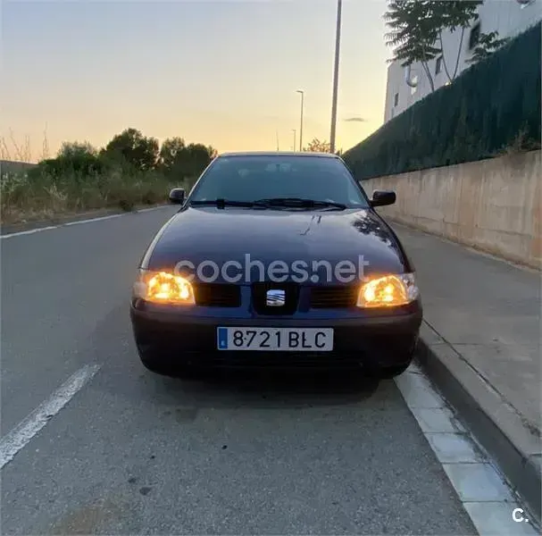 Usado Seat Ibiza 60 CV (44 kW) 2001 Azul Utilitario