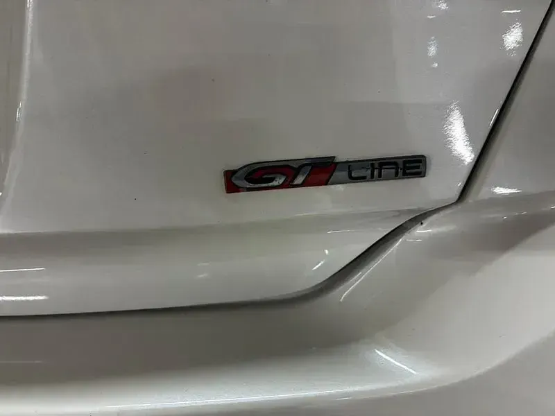 Usado Peugeot 308 Allure 130 CV (95 kW) 2017 Blanco Berlina