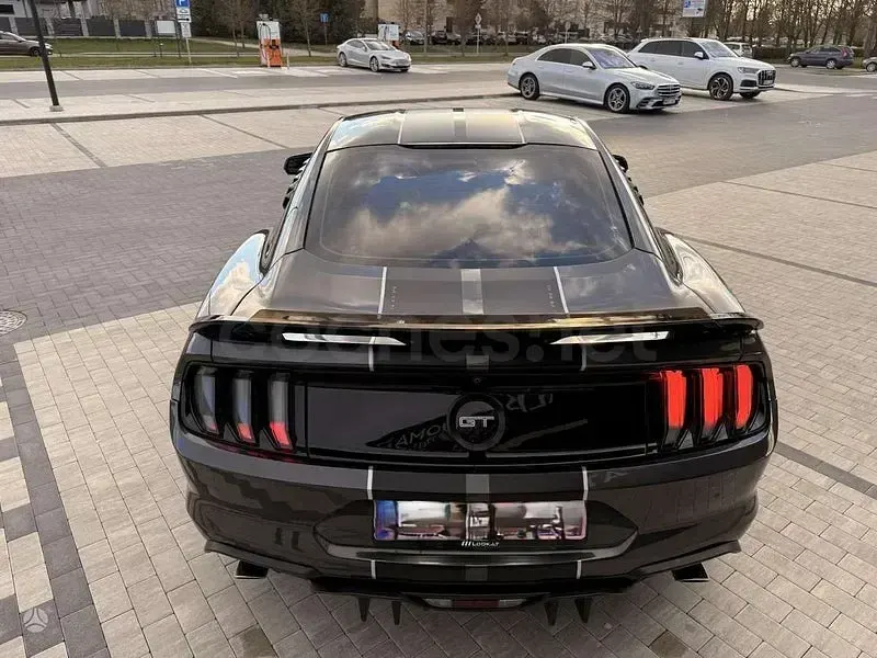 Usado Ford Mustang 290 CV (213 kW) 2018 Gris / plata Coupe