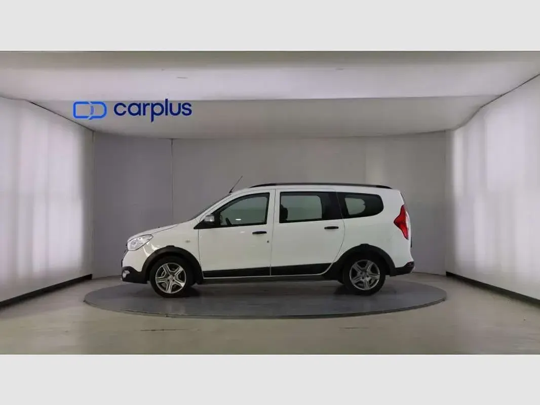 Usado Dacia Lodgy Comfort 116 CV (85 kW) 2022 Blanco Monovolumen