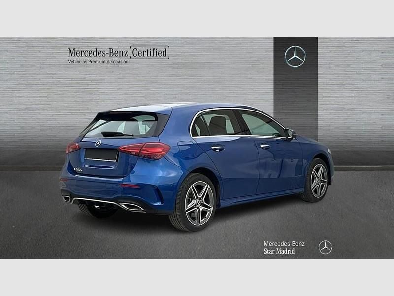 Usado Mercedes A250 AMG line 218 CV (160 kW) 2025 Azul Berlina