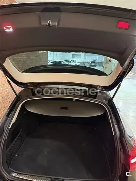 Usado Mercedes C220 194 CV (142 kW) 2021 Negro Familiar