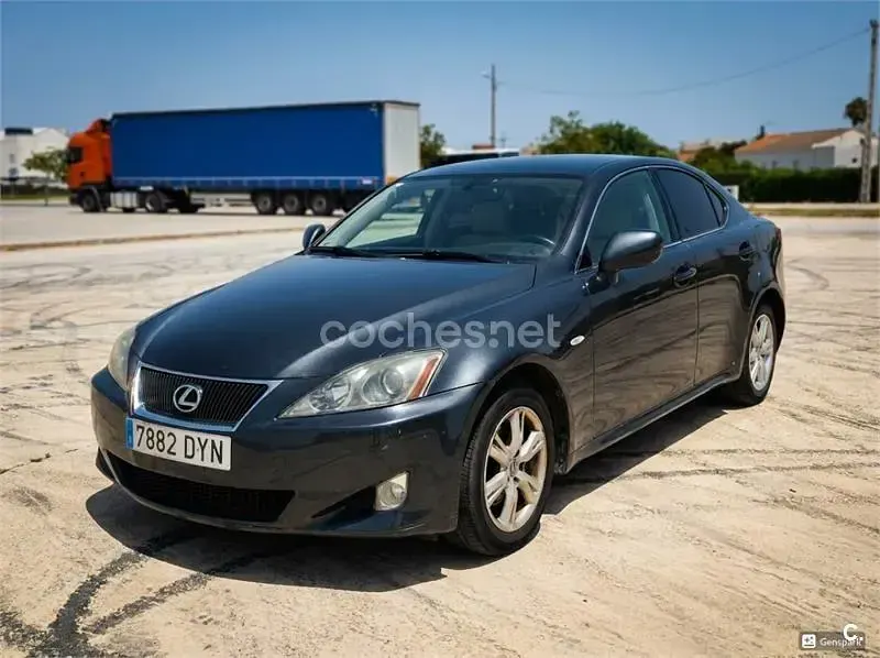 Usado Lexus IS220d Luxury Line 177 CV (130 kW) 2006 Gris / plata Berlina