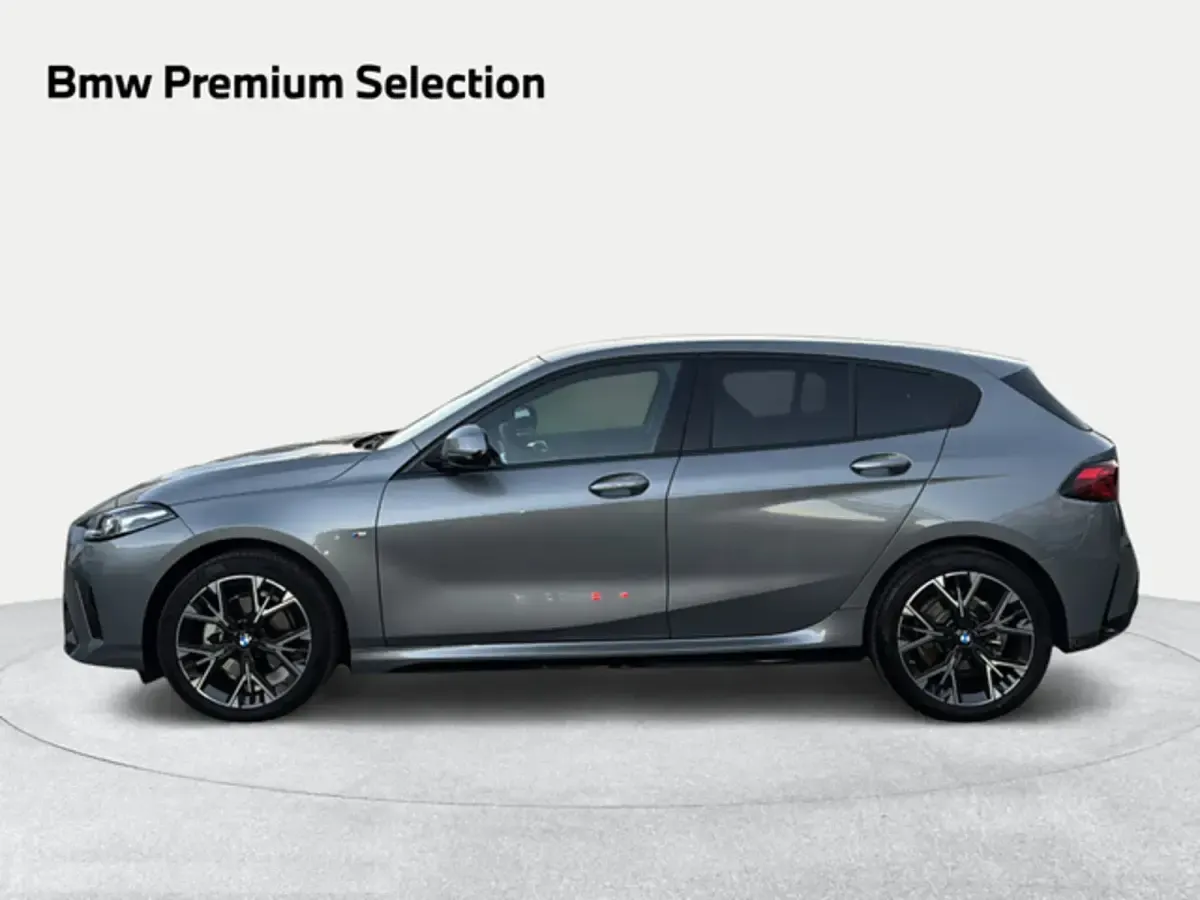 Usado BMW 118 Comfort Edition 150 CV (110 kW) 2025 Gris Utilitario